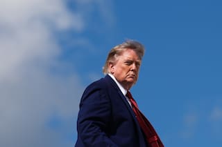 Trump amenaza con bombardear a Omán si “se interpone” en un acuerdo con Irán sobre Ormuz