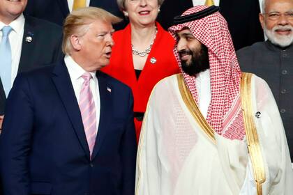 Trump, en Arabia Saudi, insta a Irán hacia "nuevo y mejor camino" mientras impulsa acuerdo