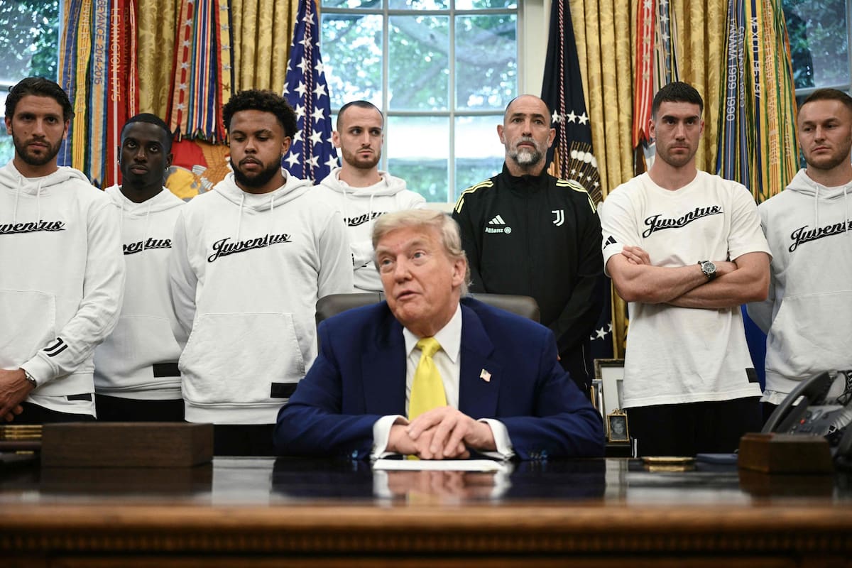 Trump en el Salón Oval de la Casa Blanca junto a los jugadores de Juventus