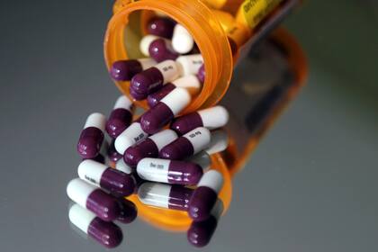 Trump firma orden para que empresas reduzcan precios de medicamentos