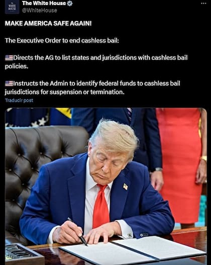 Trump firmó dos órdenes en relación con la eliminación de la "fianza sin efectivo"