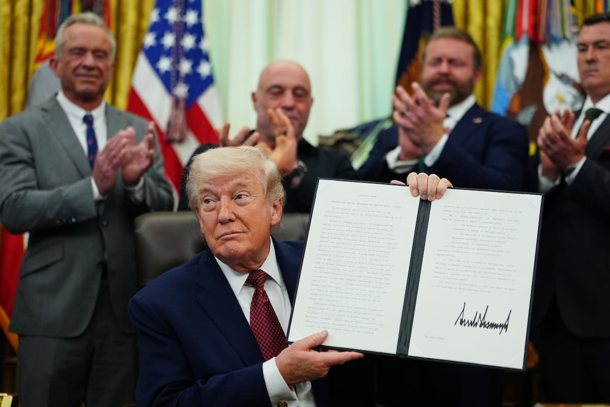 Trump firmó el decreto en Washington. (AP Foto/Julia Demaree Nikhinson)