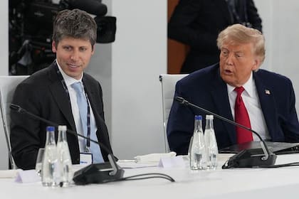 Trump ha desestimado los posibles riesgos de la IA y considera más peligroso que China pueda superar a EE.UU. en este sector.