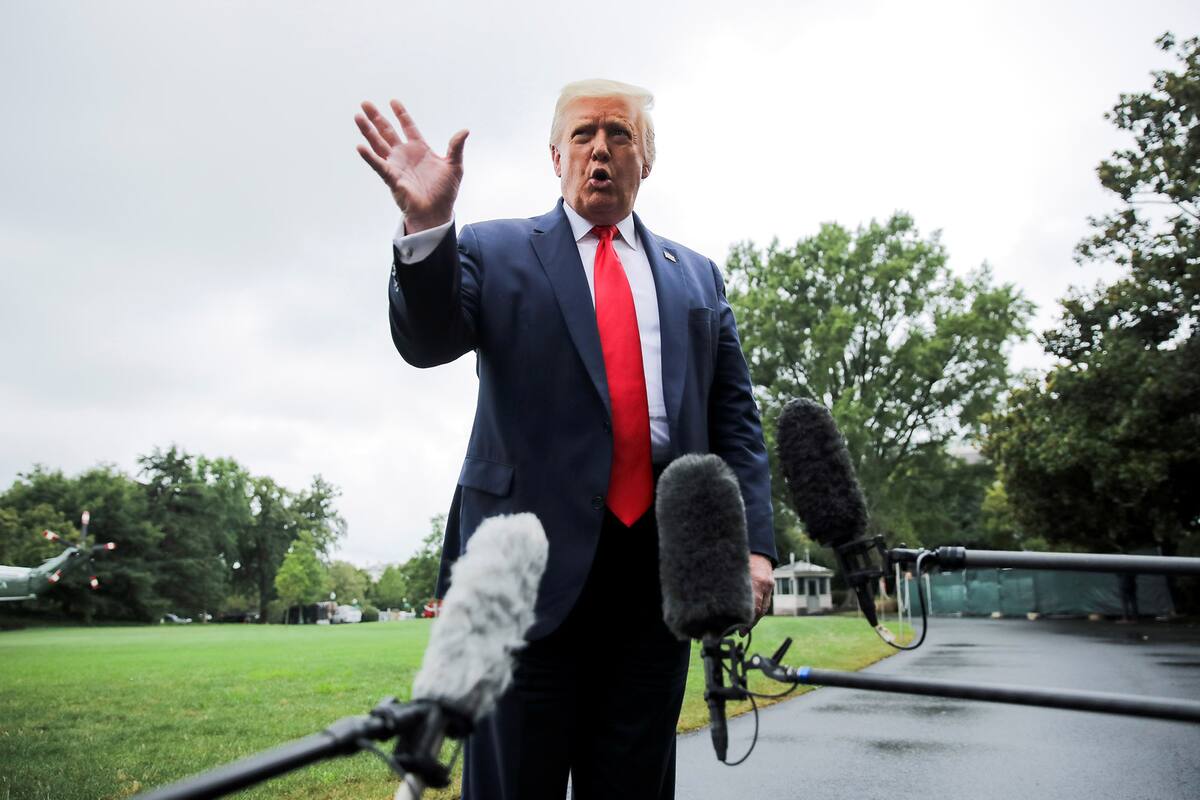 Trump habla con la prensa antes de viajar a Florida