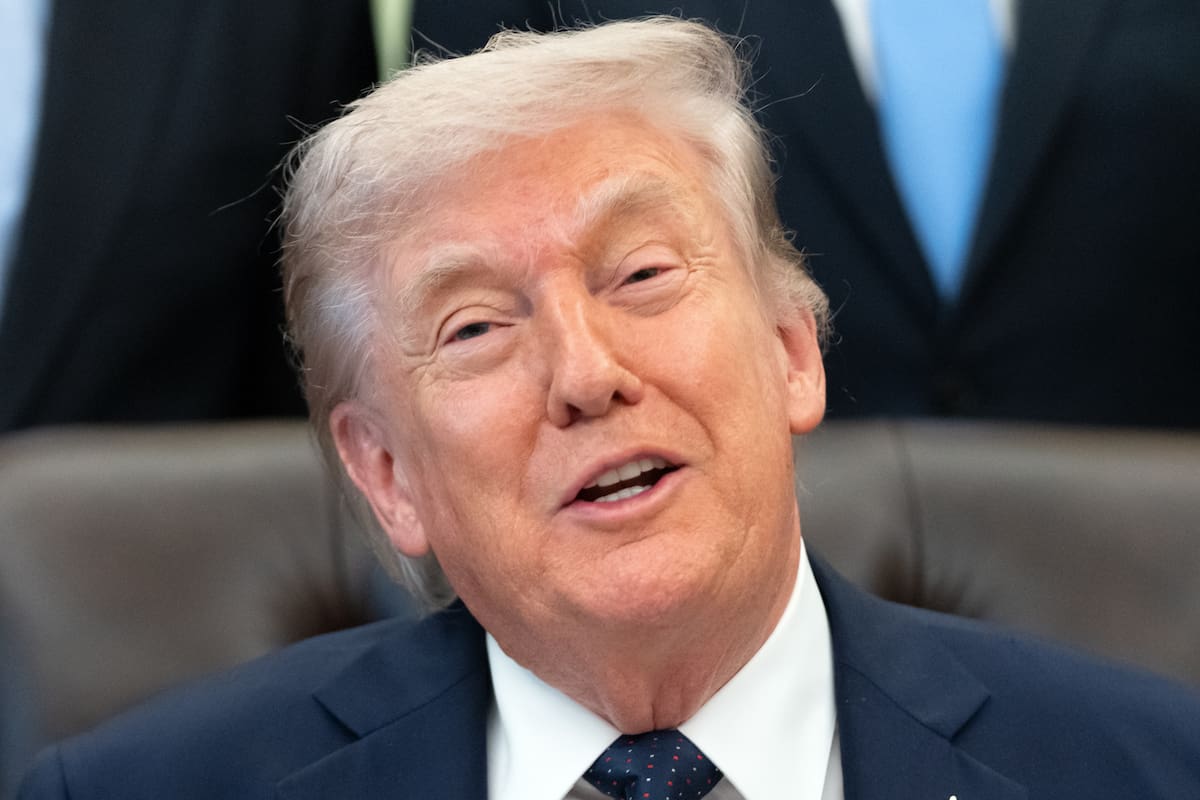 Trump habla durante un evento sobre la asequibilidad de la atención médica, en el Salón Oval de la Casa Blanca, el 23 de abril de 2026, en Washington, Estados Unidos