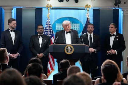 Trump habla en la Casa Blanca, en Washington, Estados Unidos, el 25 de abril de 2026