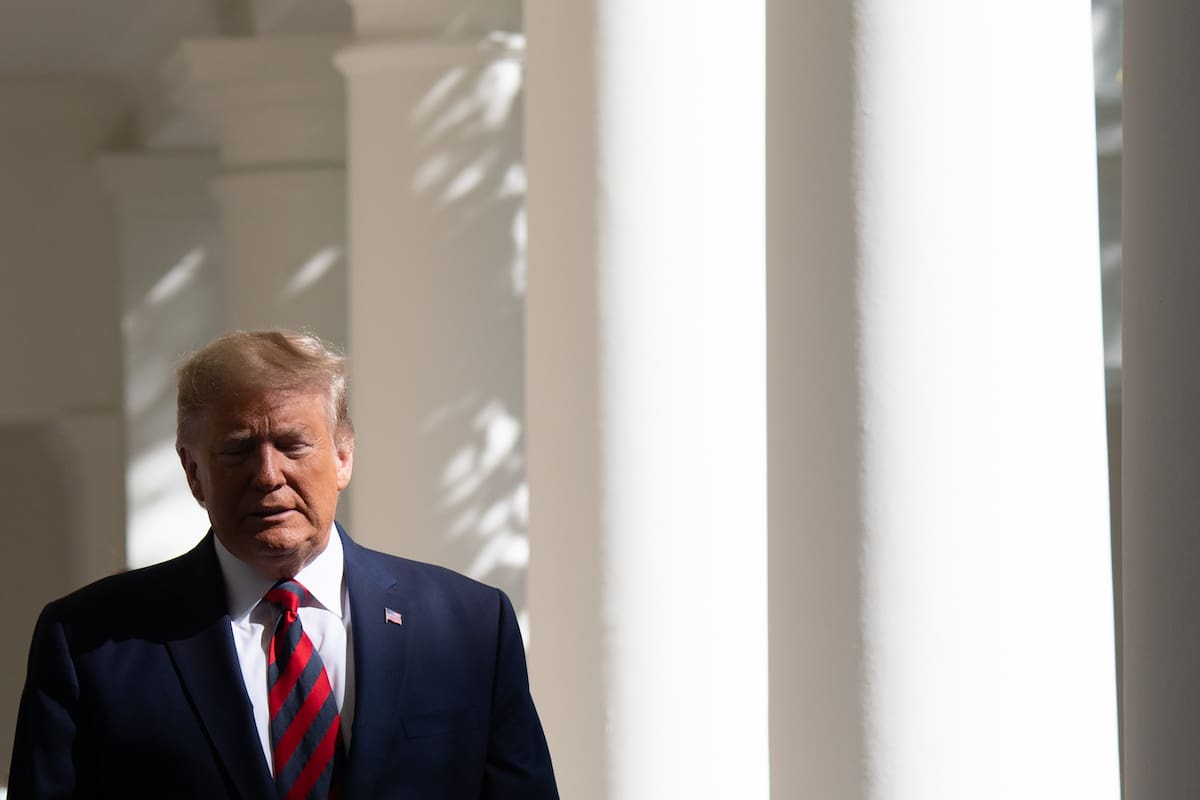 Trump, hoy, en los pasillos de la Casa Blanca