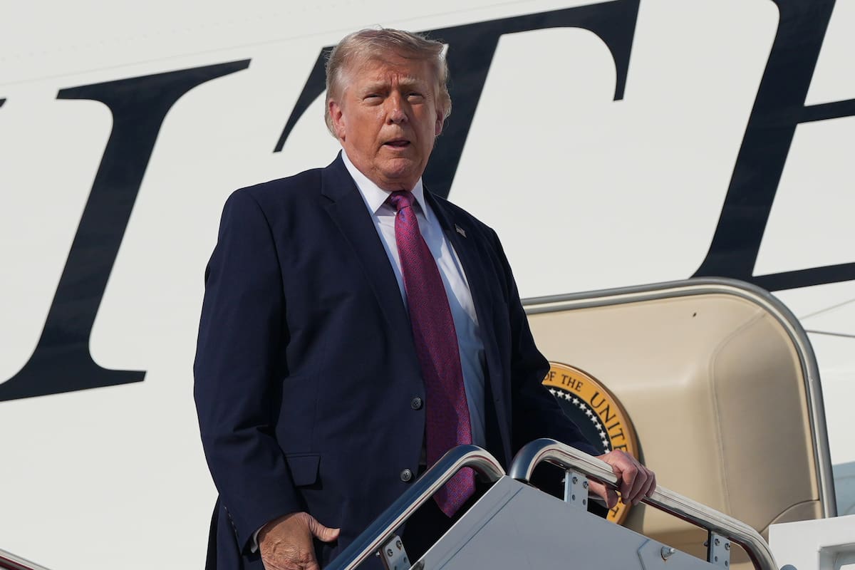 Trump indulta a exsocio de Abramoff y a nueve condenados por violar controles de emisiones vehicular