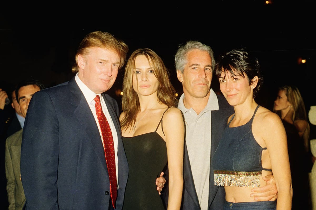 Trump junto a su entonces novia Melania Knauss y los Epstein en Mar-a-Lago, en el año 2000