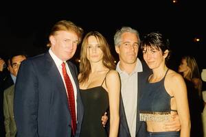 Trump junto a su entonces novia Melania Knauss y los Epstein en Mar-a-Lago, en el año 2000