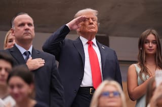 Trump le encanta el protagonismo en los deportes, especialmente cuando se centra en él.
