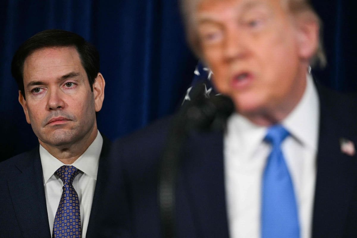 Trump le regaló un par de zapatos a Marco Rubio, pero estos no eran de la talla correcta