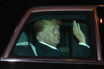 Trump llegó anoche a Singapur