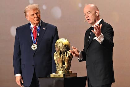Trump, mimado y premiado por la FIFA