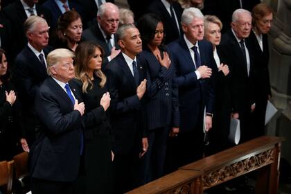 Trump, Obama, Clinton, unidos en el funeral del expresidente George H.W. Bush, en la catedral de Washington