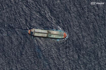 Trump ordena bloqueo de "buques petroleros sancionados" que se dirijan a Venezuela