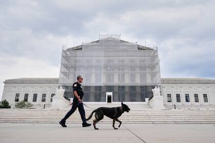 Trump pide a la Corte Suprema mantener restricciones sobre la ciudadanía por nacimiento