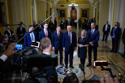 Trump planea emitir 100 decretos sobre frontera, deportaciones y otros temas desde su primer día