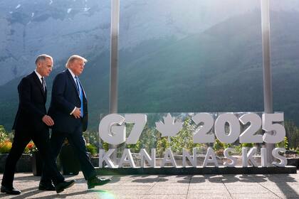 Trump planea incrementar los aranceles a productos canadienses al 35%