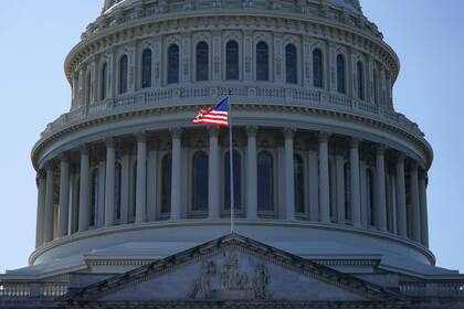 Trump presiona a senadores republicanos para oponerse a resolución que anularía aranceles a Canadá