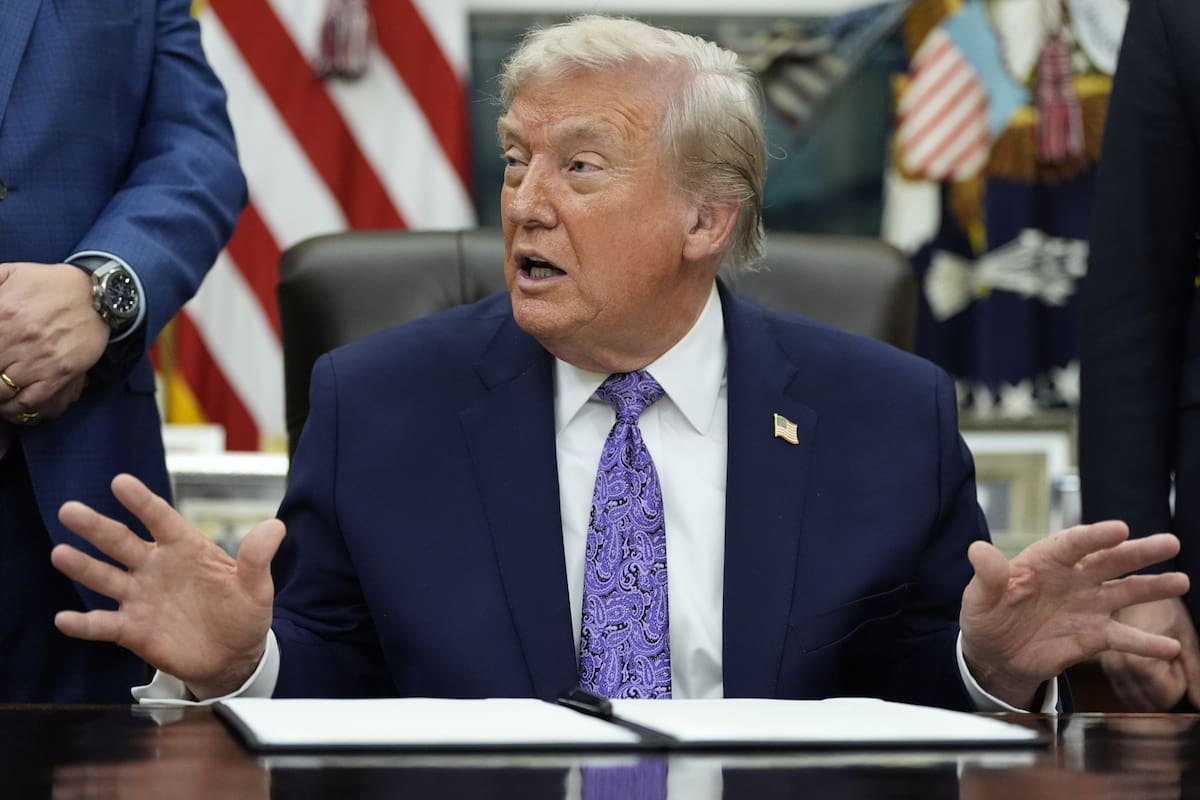 Trump prometió cheques de 2000 dólares a los ciudadanos estadounidenses, pero expertos lanzan una advertencia