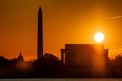 Trump quiere que el Congreso elimine el cambio de hora y mantenga el horario de verano