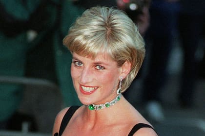 A finales de los años 90, en unas vacaciones en España, Lady Di fue sorprendida por los paparazzis, que consiguieron unas fotos escandalosas de la princesa