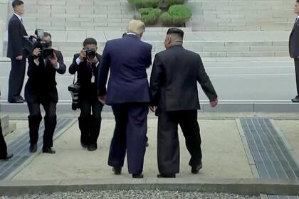 Trump se convirtió en el primer presidente estadounidense en pisar suelo norcoreano