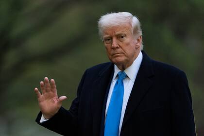 Trump se mantiene firme sobre los aranceles entre pérdidas en los mercados globales