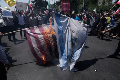 Trump señaló que Estados Unidos analiza opciones militares para intervenir en Irán (AP foto/Vahid Salemi)