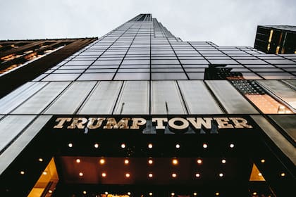 Trump Tower es uno de varios rascacielos propiedad o alquilados por la Organización Trump que pueden estar sujetos a incautación si no paga una multa de casi US$500 millones que adeuda el expresidente de EE.UU.