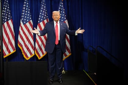 Trump trata de avivar a republicanos antes de elecciones pero divaga en dilatado discurso