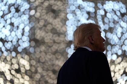 Trump tuvo más intercambios con periodistas en sus primeros 100 días que seis predecesores: informe