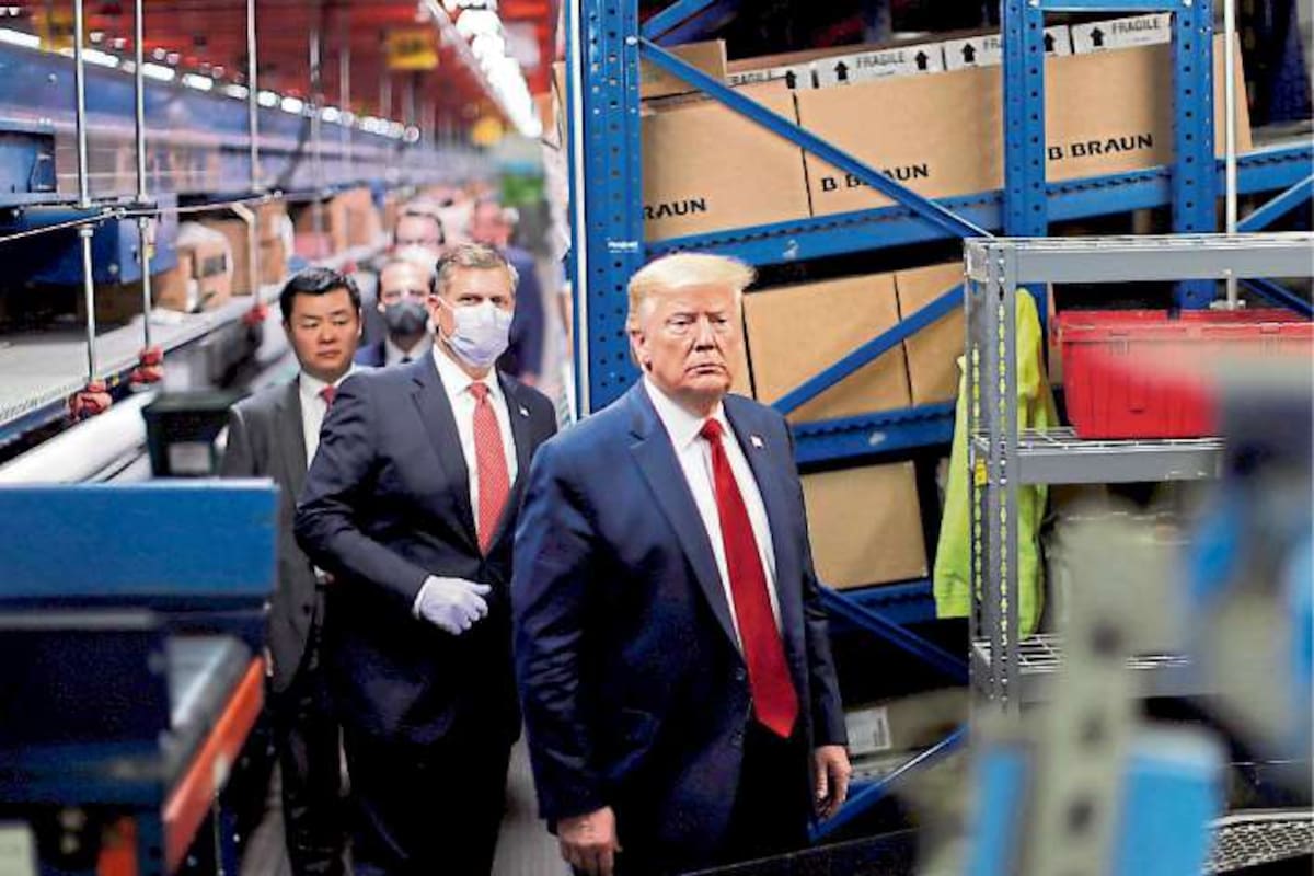 Trump visitó ayer una distribuidora de equipamiento médico en Allentown