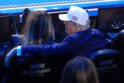 Trump y Melania asisten al UFC Freedom 250 en el Jardín Sur de la Casa Blanca