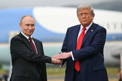 Trump y Putin durante la reunión cumbre en Anchorage, Alaska, en agosto de 2025