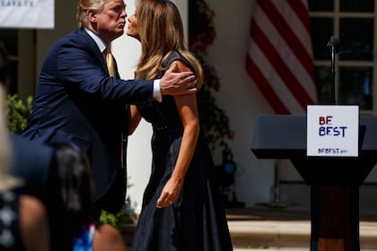 Trump y su esposa, Melania, en la Casa Blanca