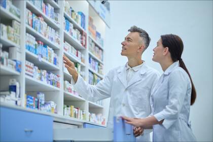 TrumpRx no vende medicamentos directamente a los clientes, sino que ofrece cupones para comprar en farmacias locales o dirige al sitio web del fabricante