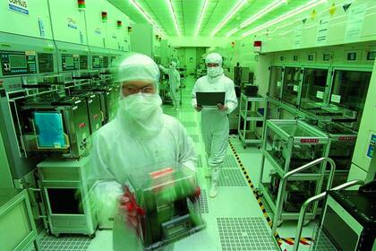 TSMC, el mayor fabricante de chips del mundo, tiene dos plantas en Arizona y está construyendo una tercera, financiada por el gobierno de EE.UU.