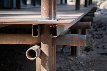 Tuberías industriales fueron parte de la construcción de la casa