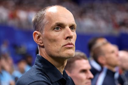 Tuchel quiso justificar sus cambios defensivos ante Argentina, pero exjugadores lo destrozaron: “catastróficos”.