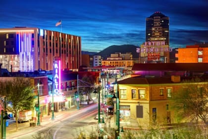 Un "desvío familiar" en Tucson les reveló senderos montañosos, música en vivo y alquileres un 30% más bajos que en Austin