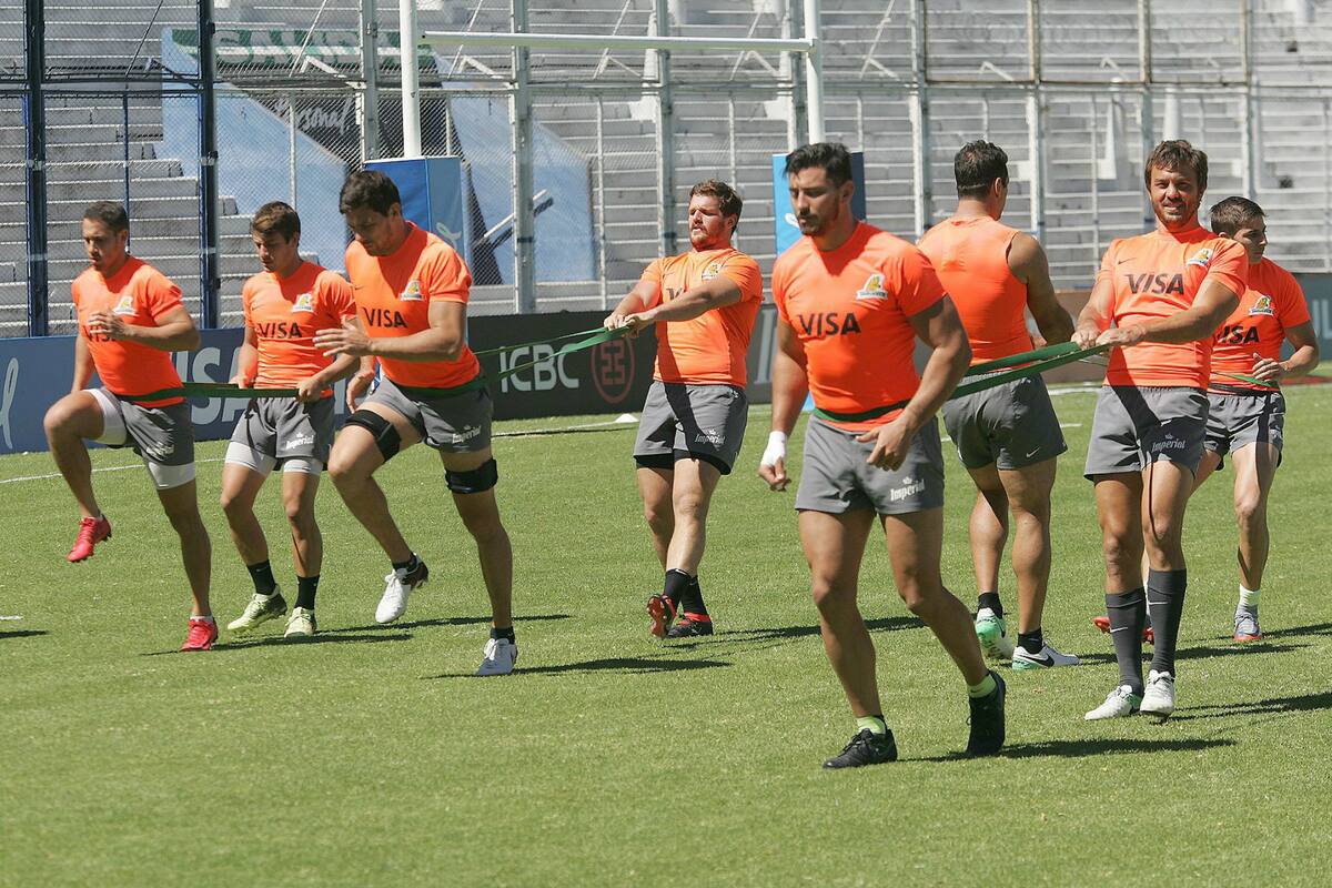 Tuculet, Bertanou, Petti, Montoya, Ortega Desio y Hernández, entre otros, durante el Captains Run, en Vélez