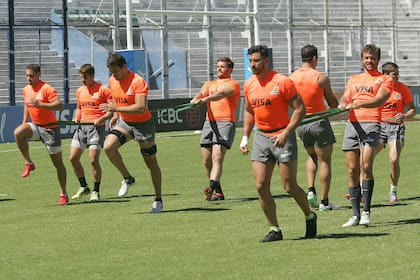 Tuculet, Bertranou, Petti, Montoya, Ortega Desio y Hernández, entre otros, durante el Captains Run, en Vélez
