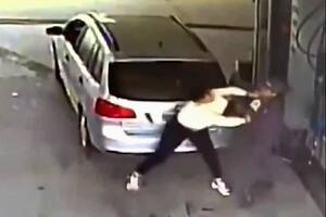 Tucumán: una mujer le propinó una brutal golpiza a una playera que se demoró en atenderla