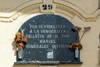 Tumba del general Manuel Romerales, fusilado por defender la causa republicana, en Melilla