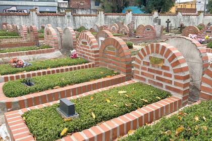 Tumbas sin cruces en el cementerio de Olivos, en Vicente López