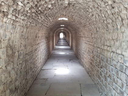 Túnel subterráneo en Asclepion.