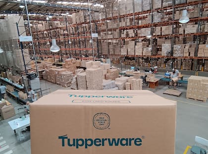 Tupperware cuenta con un depósito en Del Viso, desde donde se preparan todos los envíos