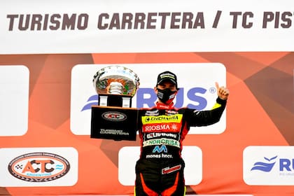 Nicolás Trosset y su primer éxito en Turismo Carretera; el arrecifeño ganó en el autódromo de San Nicolás la carrera que reanudó el automovilismo nacional.